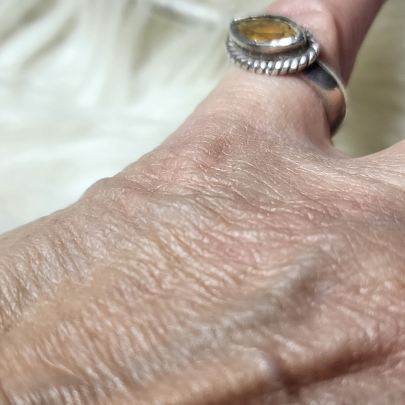 Vintage sterling yellow tanzanite ring 6 - Picture 7 of 10